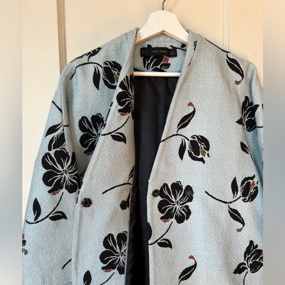 Zara Basics, Lightweight, Fall, Eye Catching Floral Coat, Pre Owned. View 3